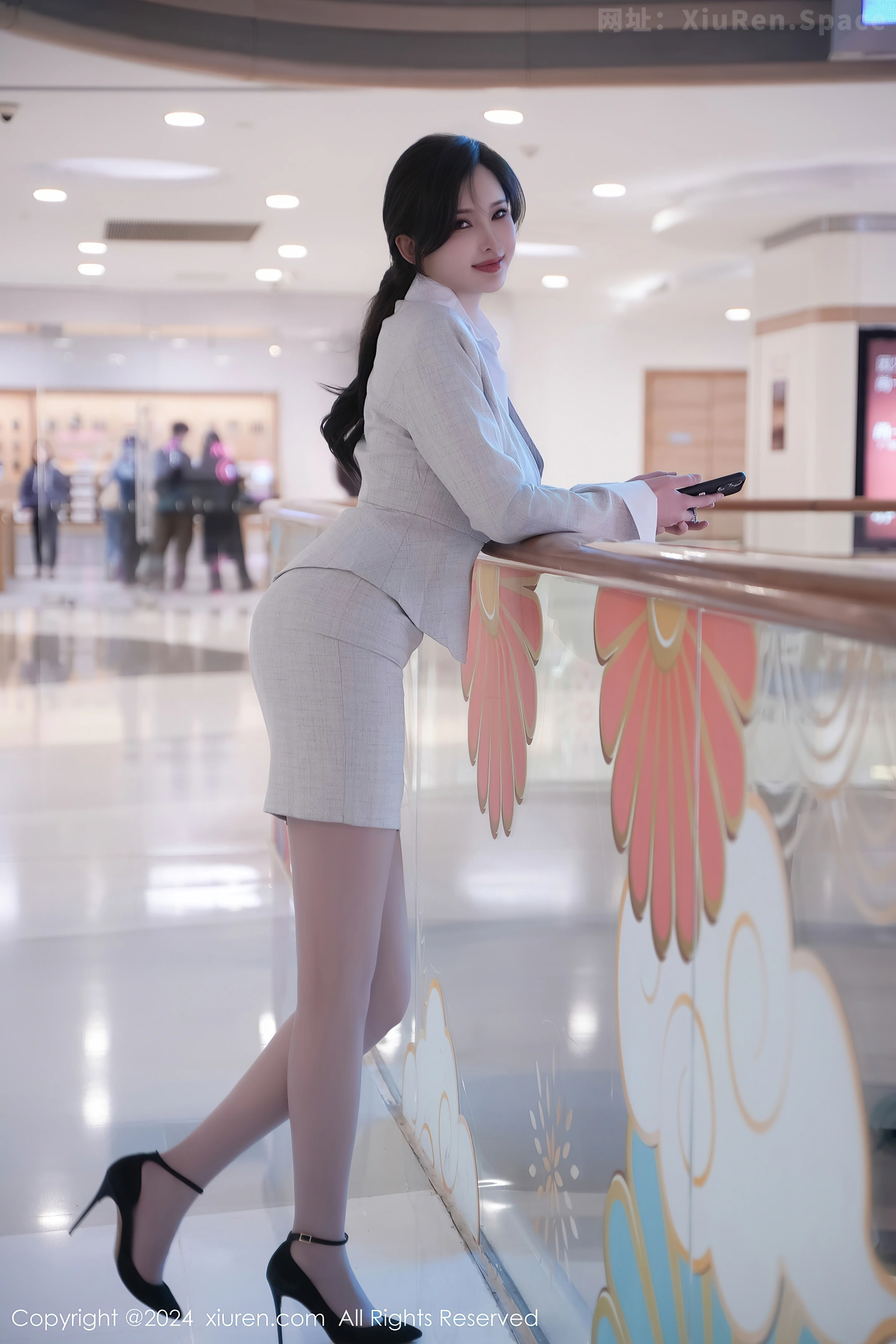 图片[6]-[XiuRen秀人网]VOL.8444 女神Carol周妍希性感职业装露粉色内衣配开档灰丝完美诱惑写真81P-秀人网官方网站